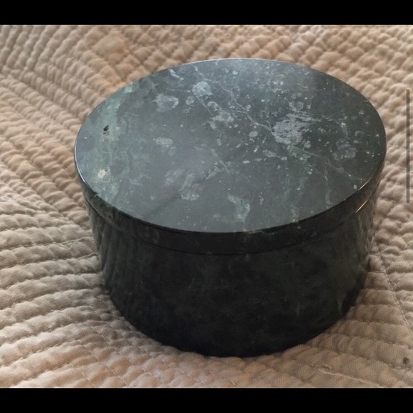 Marble jewelry round box or paper clip holder - Picture 5 of 8